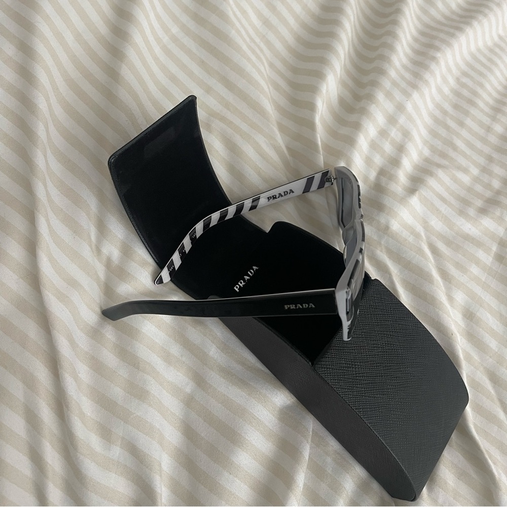 AUTHENTIC Prada sunglasses - Picture 3 of 3